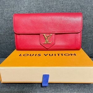 LOUIS VUITTON ❤️🌟 LV CLOSURE RED WALLET⭐️